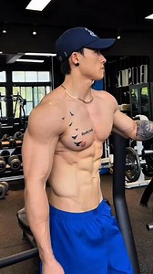muscular man and six pack | gym motivation