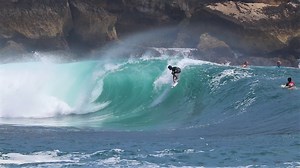 "Slab town" : un peak massif sur l'île de Java - Surf-Report