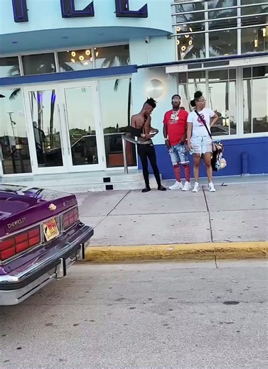 95Presi's candy purple box Chevy on gold 24's Daytons