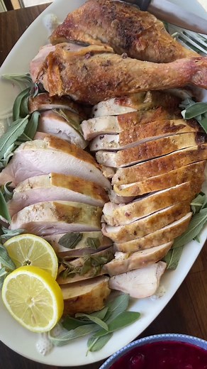 The perfect Thanksgivig dinner all made from a Whole Foods haul 🦃💚#wholefoodsmarket #wholefoodshaul #thanksgiving