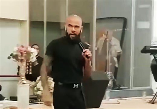 Daniel Alves surge pregando em igreja evangélica na Espanha; veja o vídeo - Acorda Cidade - Portal de notícias de Feira de Santana