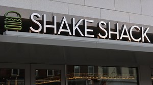 Shake Shack seemingly shades Chick-fil-A with announcement of free chicken sandwiches on Sundays