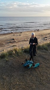 What a wholesome day with my gorgeous boys in our beloved Norfolk. All this was possible thanks to our favourite @swan.cottage inviting us to stay for a couple of nights. We come here every year and seeing thousands of seals and their pups on the beach is magical. Days like these keep me going. #wholesome #thebestday #dogtravel #dayout #norfolk #seals #seal #lighthouse #dogfriendly #norfolk #christmas #christmastime #busylife #slowdown #dogmom #dogmomlife #dachshundsofinstagram #dogvideo #dogvid