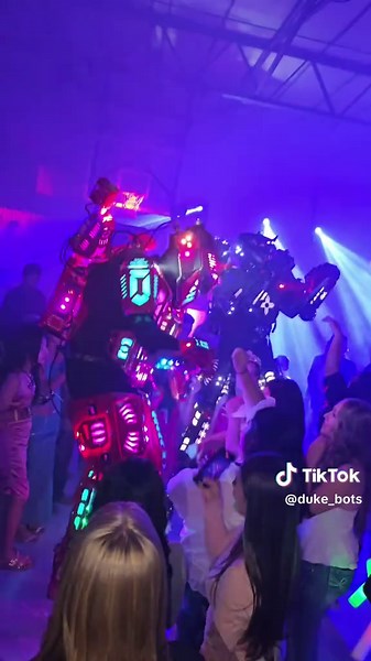 LED Robot Show: Dancing Robots Light Up the Stage