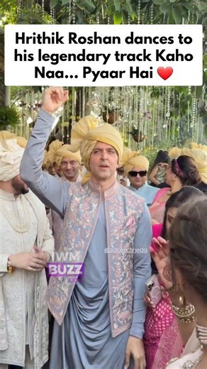 Hrithik Roshan brings back his iconic charm as he grooves to Kaho Naa… Pyaar Hai at his cousin’s wedding #HrithikRoshan #bollywood #trendingnow #dance #wedding #eshaanroshan | IWMBuzz