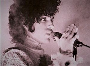 Prince begins his reign: The singer shows what’s to come in rare early performance, 1982 - Far Out Magazine
