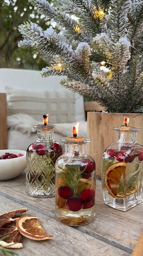 Make your own oil candles: https://sugarandcharm.com/oil-candles #oilcandle #holidaydiy | Sugar and Charm