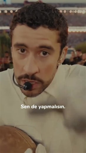 Esra Adalı Cengiz - ICF Profesyonel Nefes ve Yaşam Koçu on Instagram: "Başaramayanların ortak bir cümlesi var… Bir noktada herkes şunu sorar: “Gerçekten yapabilir miyim?” Benito’nun cevabı net: “Ben yaptıysam, kendime inandığım için.” Ama asıl vurucu olan şu: Kimse senin hayaline senin kadar inanmak zorunda değil. Alkış gelmeden de yürüyebilmelisin. Onay almadan da devam edebilmelisin. Çünkü kendine inanmadığın her an, başkalarının şüpheleri senin gerçeğin olur. Eğer şu ara içinde sessiz bir “ac