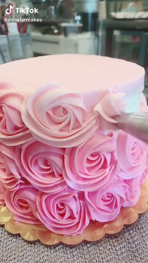 1M Rosette Piping Tutorial for Stunning Cake Designs
