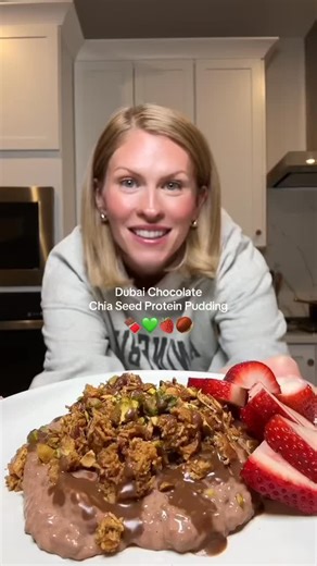 Dubai Chocolate Chia Seed Protein Pudding 🍫💚 (325 cals 32g protein) This recipe makes 2 servings: -1 cups, low fat cottage cheesen -1 packet, CSE brownie batter protein powder-Use ‘SMALLERSAM2O’ for first time purchases or ‘SMALLERSAM’ for returning orders. -2 tbsp(s), Ultrafiltered Skim Milk -1 tbsp(s), Monk Fruit Sweetener -2 tbsp, Chia seeds -1 tbsp, Pistachios, crushed -1 tbsp, Chocolate Pudding Sugar Free For the topping: -3 tbsp, Sugar Free Syrup -2 tbsp, PB2 Powder, origional -0.50 cup,