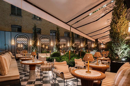 Hôtel Sax : une terrasse qui donne des airs de Riviera à Paris