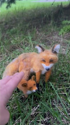 Needle Felted Fox & Baby Fox | Realistic Wool Sculpture Close-Up
