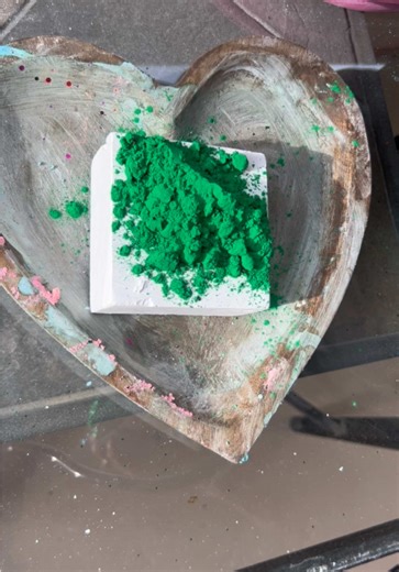 💚 “Green is the prime color of the world, and that from which it’s loveliness arises.” - Pedro Calderon de la Barca 🌿 #fypシ゚viral #asmr #gymchalkasmr #gymchalk #oddlysatisfying