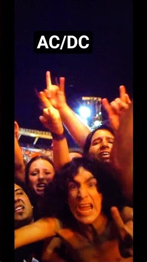 T.N.T. Live ACDC at da River Plate #livemusic #acdc #angusyoung #music #blogger