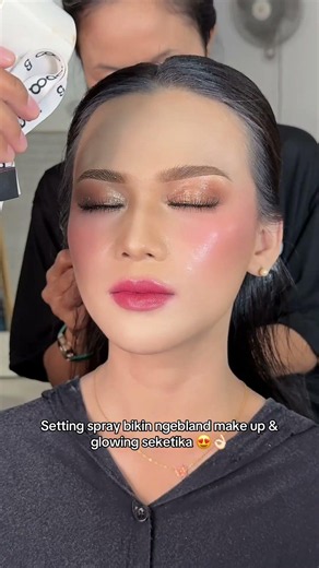 Setting spray bikin glowing #settingspray #makeupglow #glowing #makeupreview #makeuphacks #makeup