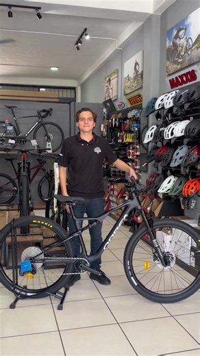 🚨 Si estás buscando una bicicleta de doble suspensión, deja de buscar. La Orbea OIZ H30 lo tiene todo: 🔥 RockShox Reba 120 mm 🔥 Fox Performance 120 mm 🔥 Shimano Deore 1x12 🔥 Dropper Post 🔥 Llantas Tubeless 🔥 Bloqueo remoto de ambas suspensiones Y lo mejor... 👇 💥 De $66,200 a solo $59,580 a 12 MSI 💸 O $51,800 pagando de contado. 📦 Envíos a todo México. 📅 Promoción válida del 1 al 31 de julio. ¿Te la llevarías? 🚵‍♂️ Escríbenos