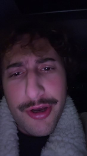 Dibattito Sui Bidoni e Conversazioni Tra Amici