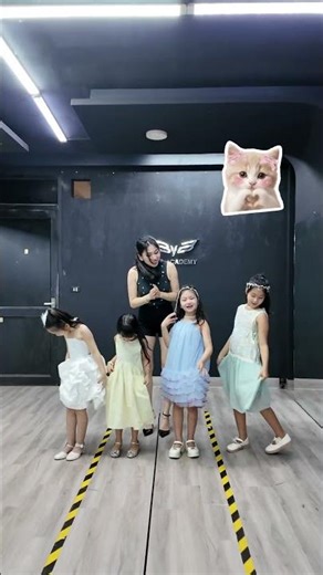 Water Bottle Shake Outfit Challenge – Unexpected Ending #bybacademy #daotaonguoimau#thanhhuyennguyen