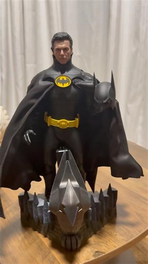 Batman Returns (DLX Version) Hot Toys 1/6 Figure Quick Unboxing