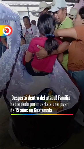 #Viral Yuleidy Ixcotoyac, de 15 años, recuperó la conciencia mientras su familia realizaba su velorio en la aldea El Jocote, en Sacapulas, Quiché. Su padre relató que la joven perdió el conocimiento cuando intentaba trasladarla a un centro médico y que, al no percibir respiración ni pulso, creyó que había fallecido. La adolescente nunca ingresó a un hospital ni fue declarada muerta por personal médico. Horas después, familiares observaron movimientos dentro del ataúd y la auxiliaron. Hasta ahora