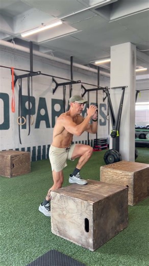 Alternating plyo step ups
