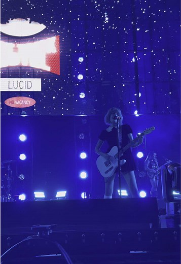 Brand New Song Performance by Halsey on Tour