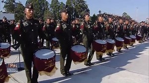 Dentro de las actividades de la Escuela Militar de Sargentos, se llevo el dia de hoy, la ceremonia de graduacion de los cursos de formacion de sargentos 1/ro. y 2/do. de las armas de F.A.F.P. y P.M. generación 2019, vemos en este segmento a la Banda de Guerra ejecutando el toque tres de diana | Bandas de Guerra y Escoltas