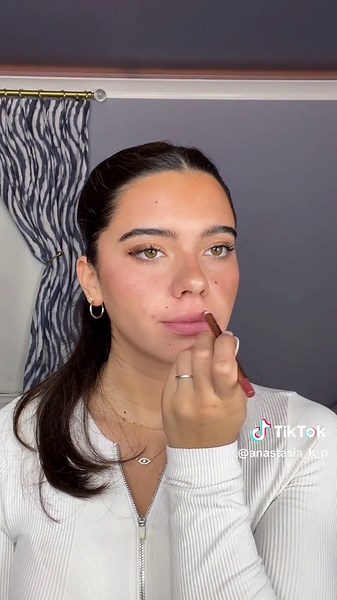 Blind Makeup Tutorial: Lip Liner Tricks & Tutorial