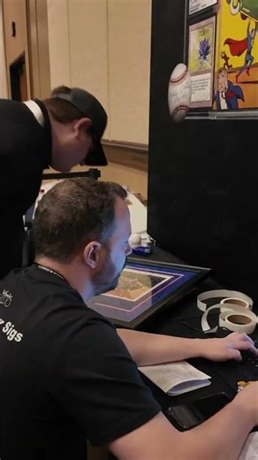 How JSA autograph authentication works at Front Row Card Show. ‪@frontrowcardshow‬ ‪@JSALOA‬
