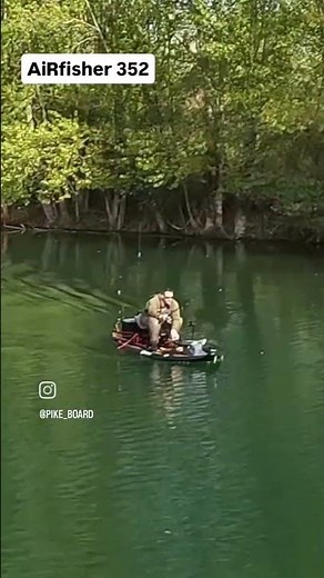 Kayak de pêche en mer ou eaux douces.Gonflable et robuste, il est facile à transporter et à ranger.
