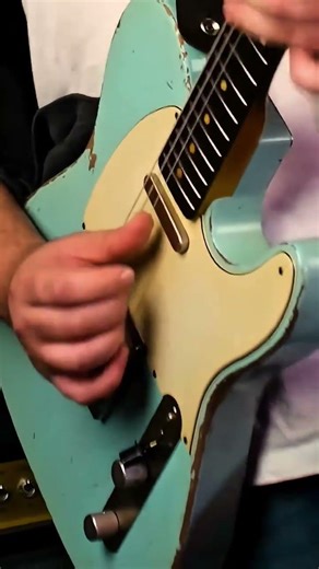 It's blues time! Doodles on a @guthrie.govan backing track......#bluesguitar #davidleviguitar