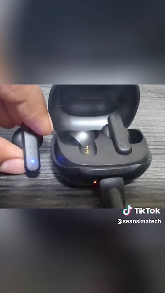Earbuds won't connect? Try this simple Bluetooth fix! Make sure they're charged and pair them again. #TechTips #Earbuds #Bluetooth #HowTo #Gadgets