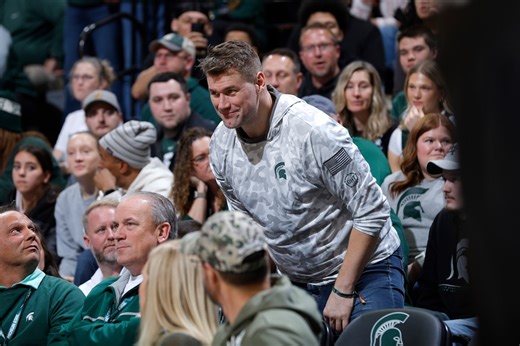 Ex-Michigan State star Paul Davis apologizes for ejection