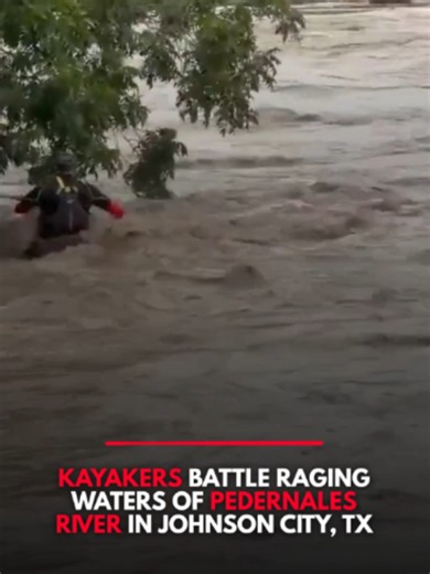 ROUGH WATERS 🚨: Kayakers were seen battling the ripping waters of the Pedernales River in Johnson City, Texas on Thursday. The river rose over 20 feet as flash flooding slammed Texas Hill Country. #FOXWeather #texas #txwx #flooding #flashflood #river #PedernalesRiver #johnsoncity