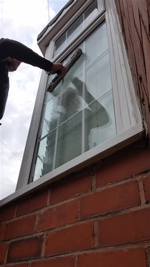 Traditional Window Cleaning Techniques for a Flawless Shine