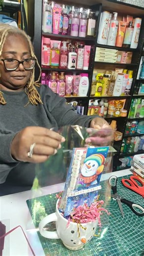 Live highlight using cellophane to wrap your gufts