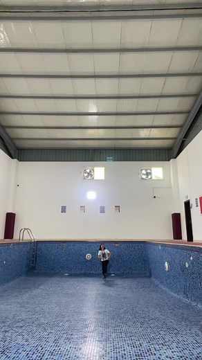 Swimming Tips for Beginners in an Indoor Pool