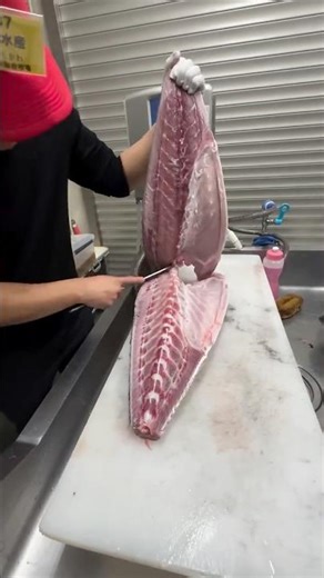 From the finest yellowtail caught off the Noto Peninsula to being served as sashimi. #sushi #sushi