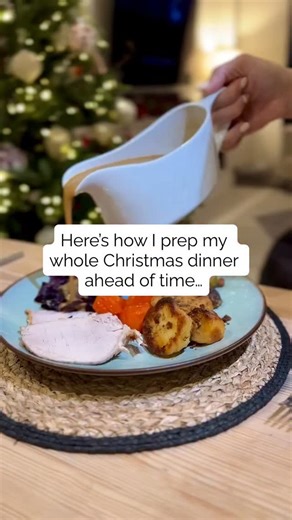 K E R R Y W H E L P D A L E on Instagram: "Your Christmas Dinner Prep.. Made Easy 🎄✨ SAVE THIS POST!! 🥔 Roast Potatoes Parboil, rough up, part roast 25–30 mins, cool + freeze. Reheat: 220°C 30–40 mins. 🌿 Red Cabbage Cook with apple, vinegar + spices for 45–60 mins. Cool + freeze. Reheat: Hob 10–15 mins. 🧀 Parsnips (Parmesan) Blanch 4–5 mins, toss in oil, freeze. Reheat: 200°C 20–25 mins + parmesan. 🥕 Carrots (Honey) Blanch 4-5 mins, toss in oil, freeze. Reheat: 200°C 15–20 mins + honey. 🥬 