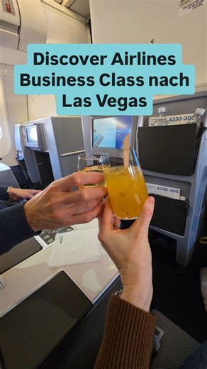 Christina Denkel | Meilensammeln | Reisetipps on Instagram: "Entspannt und lecker! Unser 7. Business Class Flug mit Discover war wieder super angenehm. Ja, die Sitze sind nicht die neuesten und das Essen wird nicht so schick serviert wie bei Singapore oder Qatar - aber: Die Crews sind immer unfassbar freundlich. Wir waren bisher immer pünktlich (Glück gehabt...). Das Essen schmeckt lecker. Und der Direktflug von Frankfurt ist einfach praktisch. Wir sind jedenfalls sehr entspannt und ausgeruht an