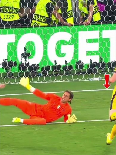 Kvaratskhelia goal.