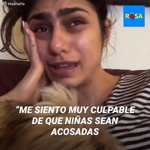 “Ya no puedo usar mis lentes porque dicen que me parezco a Mia Khalifa” La ex actriz de películas para adultos rompió en llanto al encontrarse con una joven adolescente, que confesó lo peor a través de sus redes. Sin embargo, la tiktoker le mandó un poderoso mensaje a Khalifa que se convirtió en todo un viral y todo gracias a su oscuro pasado. | Rosa