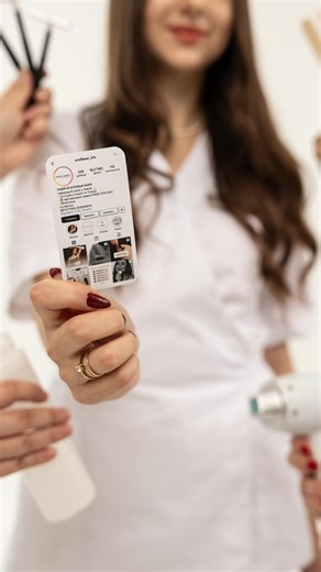 За кожним вашим результатом стоїть команда спеціалістів, які не просто володіють сучасними технологіями лазерної епіляції, а мають медичну освіту. Це означає, що ми розуміємо: ✨ фізіологію шкіри, ✨ принципи безпечного впливу лазера, ✨ усі нюанси, які гарантують вам максимальний комфорт та ефективність процедури. Ми дбаємо не лише про красу, а й про ваше здоров’я. Тому лазерна епіляція у нас — це завжди професійно, безпечно і з турботою 💛 | Profi Laser_Zt