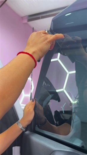 Boss lady window tint (@bossladywindowtint)’s videos with Estás seguro que está quedando bien - Jorge Angel Fabregas