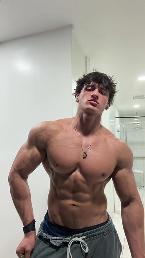 hunter (@hunter.fitt)’s videos with som original - Giulia