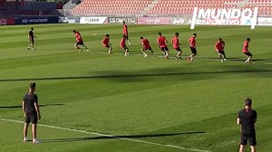 Il temutissimo ed infernale Test "Course Navette" proposto dal profe Ortega dell' Atlético Madrid nel primo giorno di Ritiro. Chi rimarrà per ultimo?? Scopriamolo insieme... Allenaremania.com | allenaremania.com