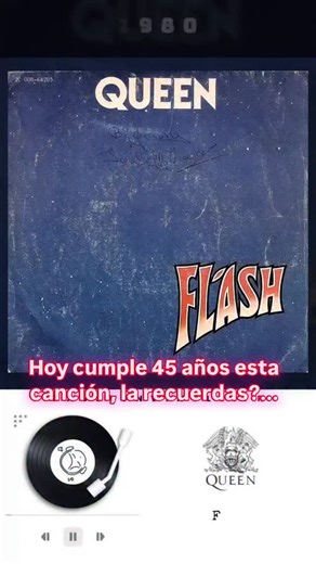 ⚡ 45 años desde «Flash» de Queen⚡ Lanzada el 24 de noviembre de 1980 «Flash», tema principal del álbum *Flash Gordon*, es una joya única donde el rock sinfónico de Queen se mezcla con la épica de la ciencia ficción. Compuesta por Brian May, la canción captura la grandiosidad y el dramatismo de la película, resonando con sus famosos coros (“Flash! Ah-ahhh!”) y un ritmo que te sumerge en la acción como si formaras parte de una aventura espacial. Freddie Mercury le da con su voz esa energía y teatr