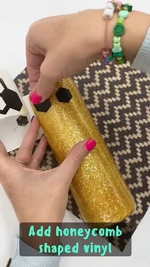 191K views · 397 reactions | DIY bumble bee tumbler! 磻 Hit "watched video"⬇ for full tutorial. #littleleeandrose #tumbler #diy #diytumbler | LittleLee and Rose | Facebook