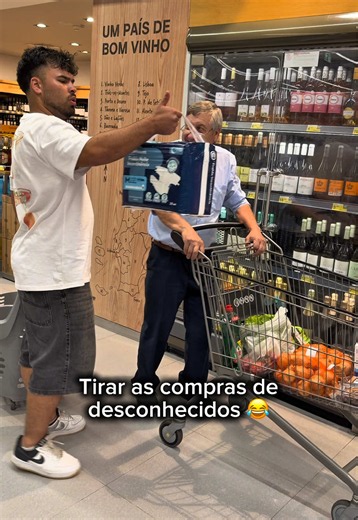 Homem chama o segurança no supermercado – vídeo engraçado