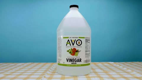 AVO Distilled White Vinegar 1 Gallon (128 oz) - 5% Acidity, Pure Natural White Vinegar Gallon (2 pack)